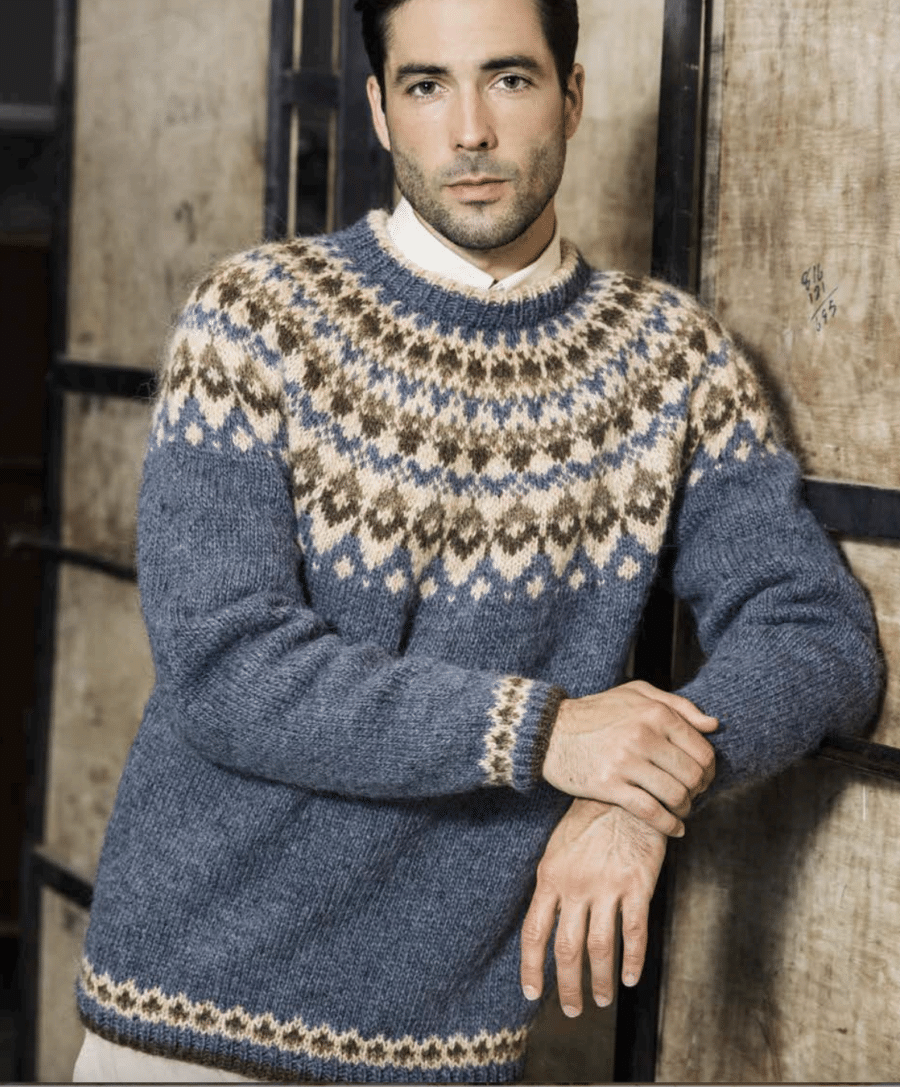 sweater knitted in lettlopi.