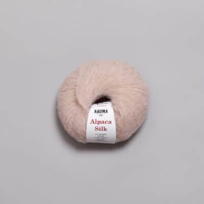 stum Skinnende George Bernard Alpaca Silk er blød og luftig kvalitet med silke og merinould