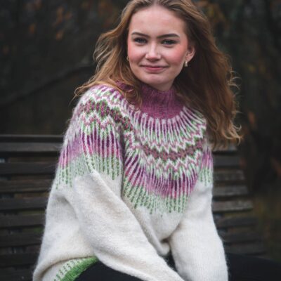 Nordlys, mooie vrouwelijke trui in lichte fleece